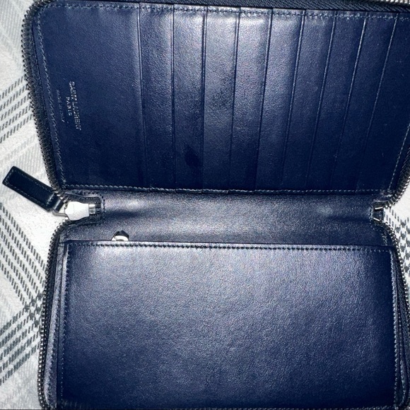 Slightly used genuine saint Laurent wallet - Picture 4 of 4